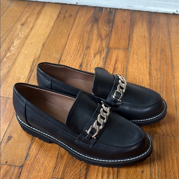 NWOT BCBGeneration Black Loafers with Chain Detail 8 - Picture 1 of 6